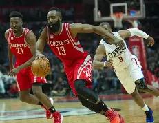 ayx爱游戏 - 何超莲向路人辟谣婚变 