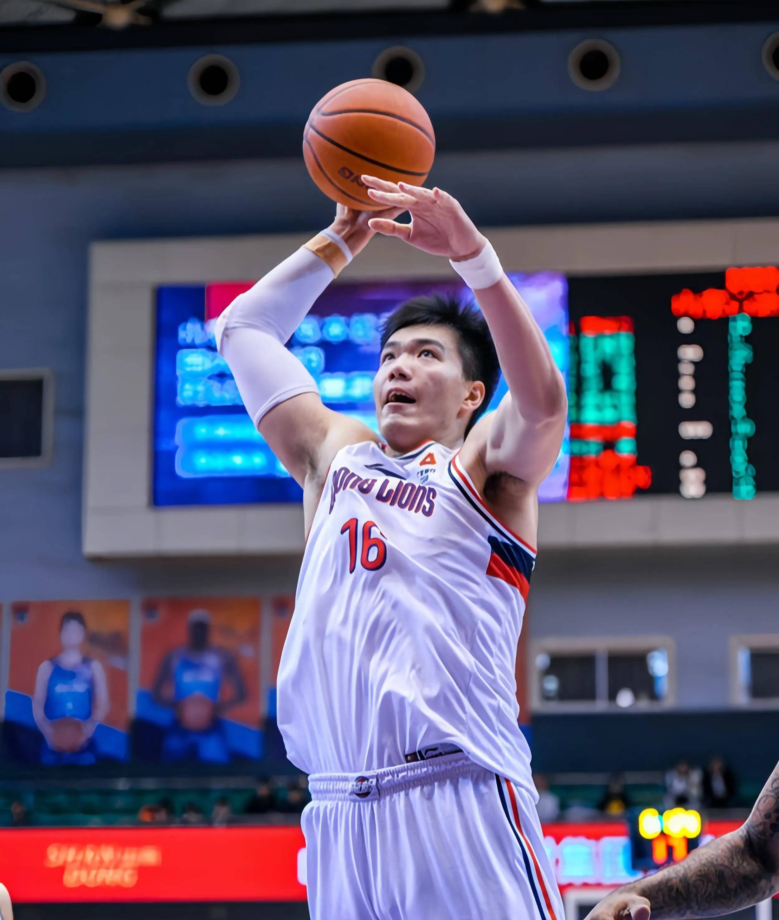 赛地聚焦——CBA常规赛转会期热度飙升,葡萄牙体育远射贴柱,赛场秩序良好,年轻球员得到机会的简单介绍 赛地聚焦——CBA常规赛转会期热度飙升,葡萄牙体育远射贴柱,赛场秩序良好,年轻球员得到机会的简单介绍